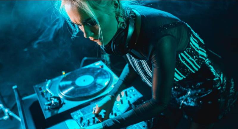 From Bedroom To Mainstage: How Virtual DJ Is Reshaping DJ Culture